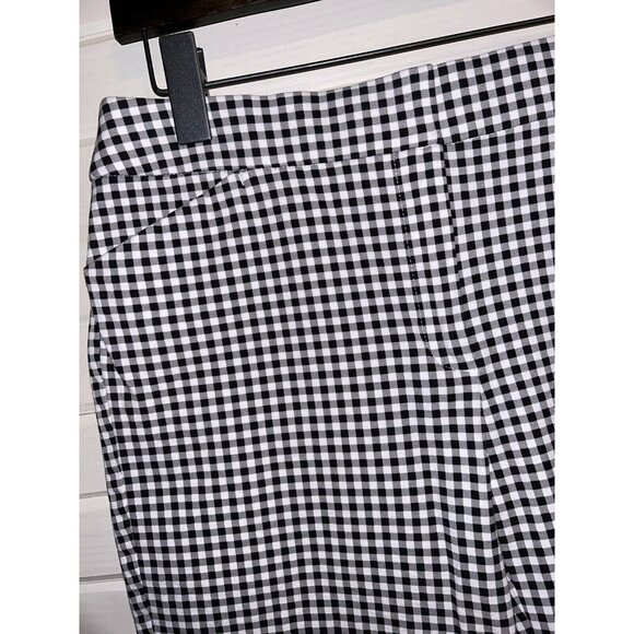 Chico’s Sz 0.5 (6) Secret Stretch Gingham Shorts 10 Inch Inseam Black White EUC - Picture 3 of 10